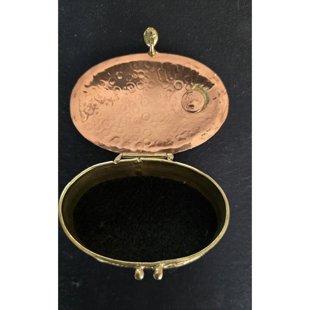 VTG Gold/copper Lunacy Trinket Box clam shell grapes leaves  Collectible Metal